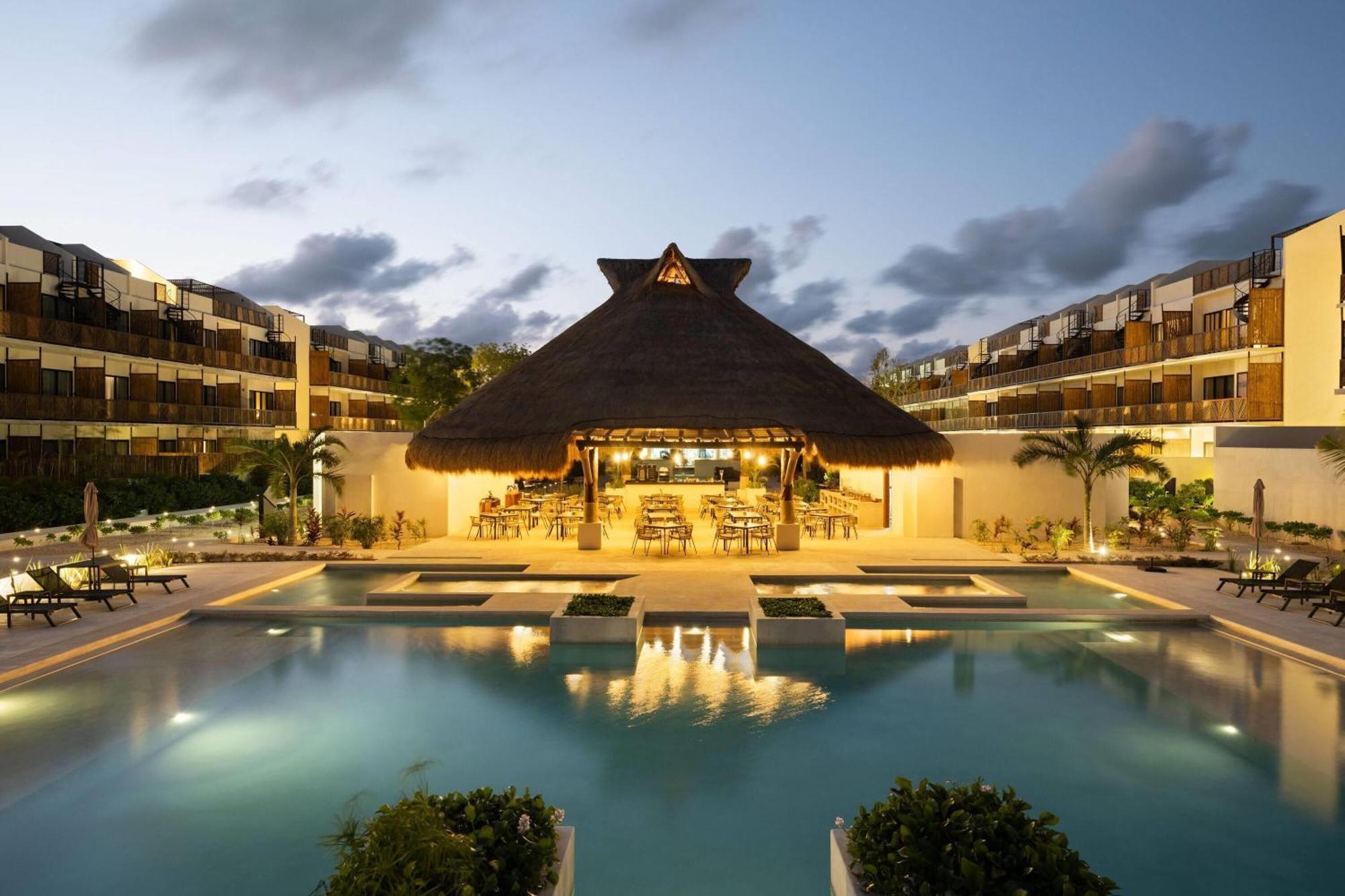 Wyndham Hotel *